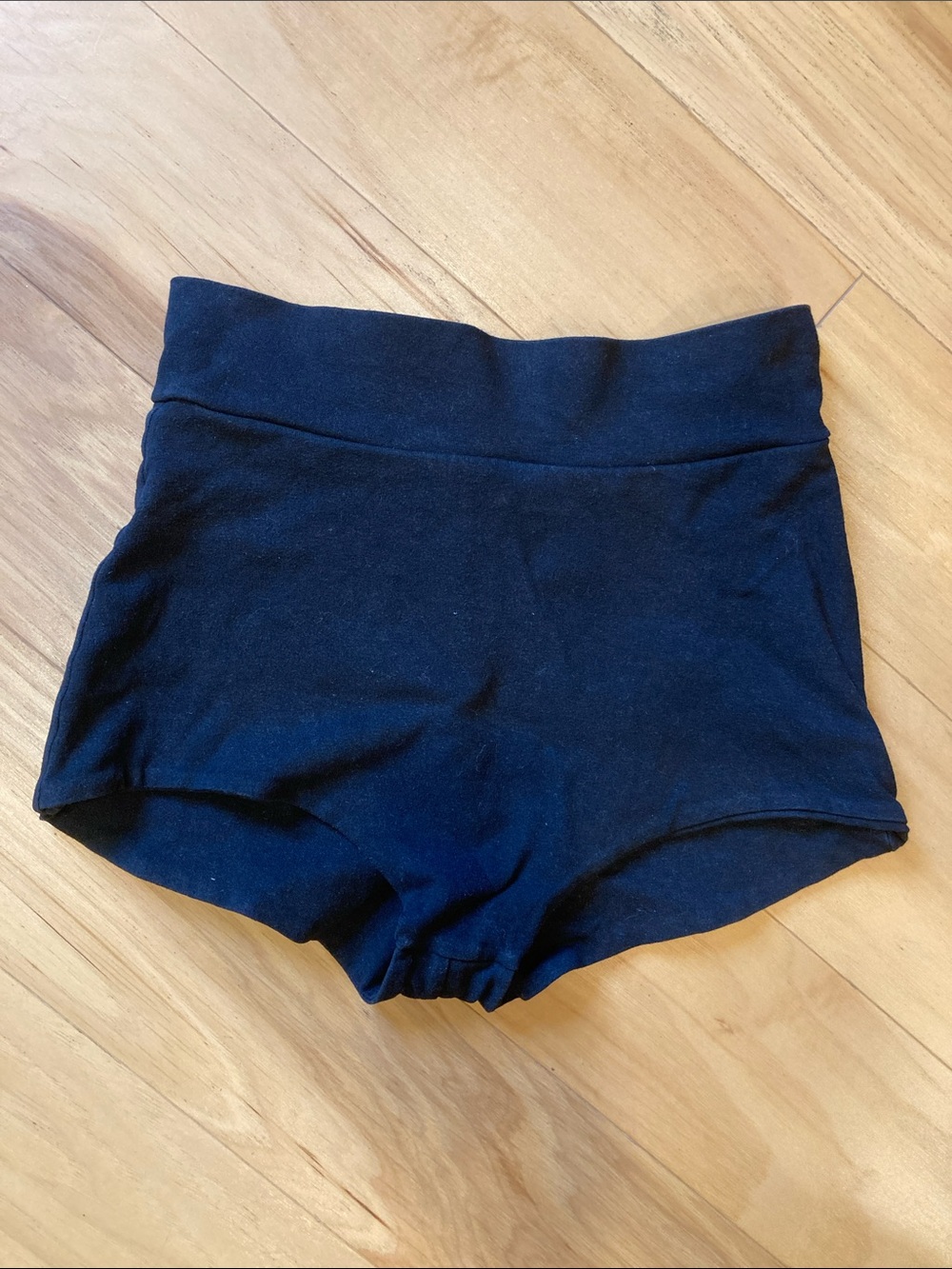 Of Earth & Salt Tap Shorts black size small